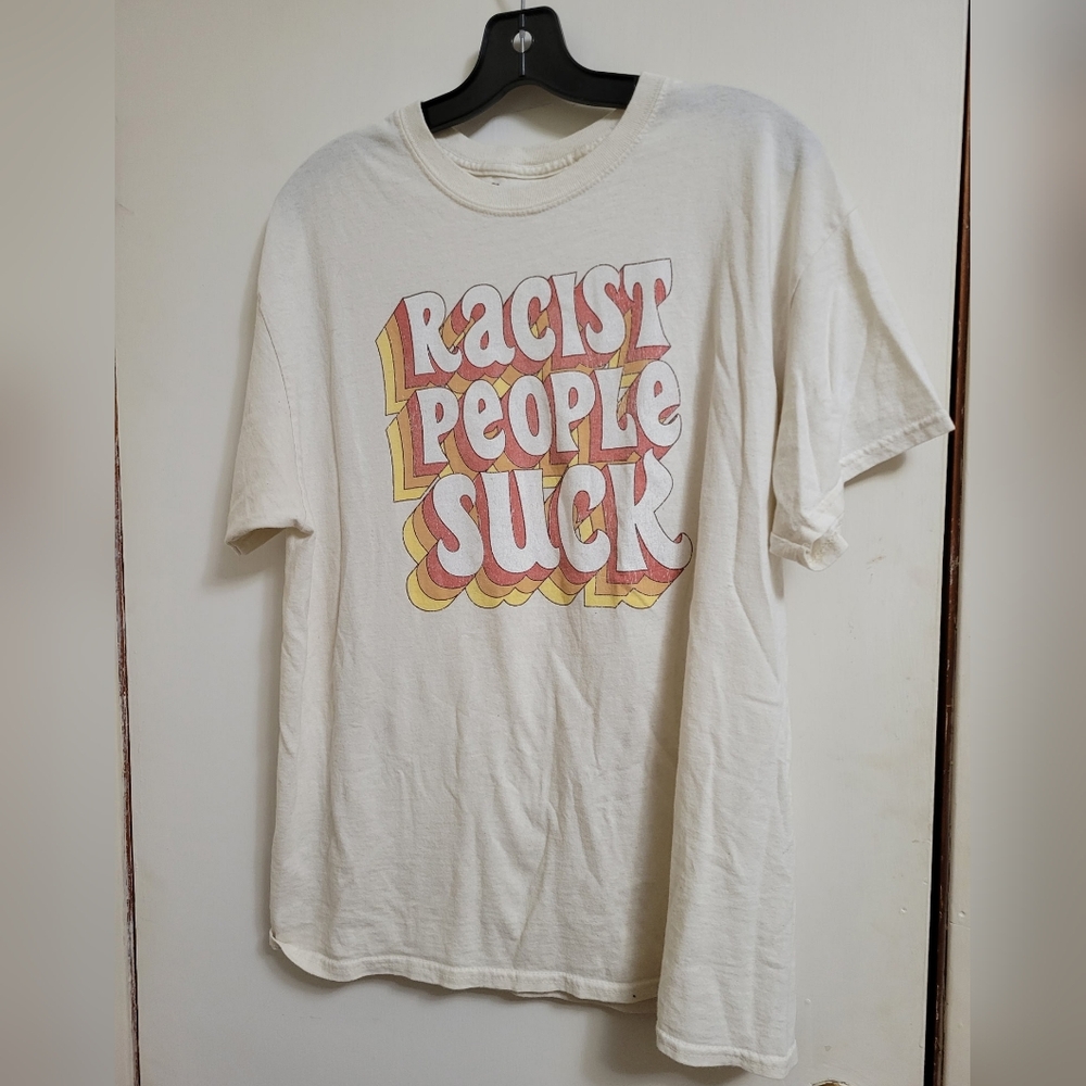 ✌️🤢• ||"Racist People Suck" T-shirt || Spencers ||Size: Large|| •🤢✌️